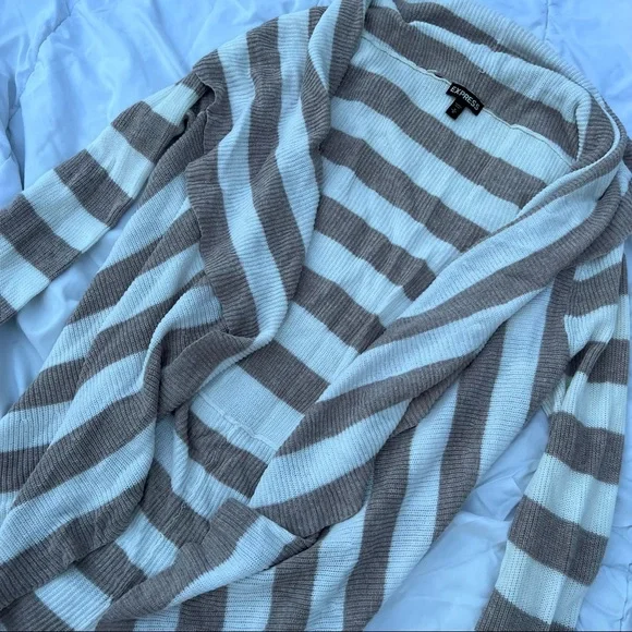 Express Cardigan - Picture 2 of 3